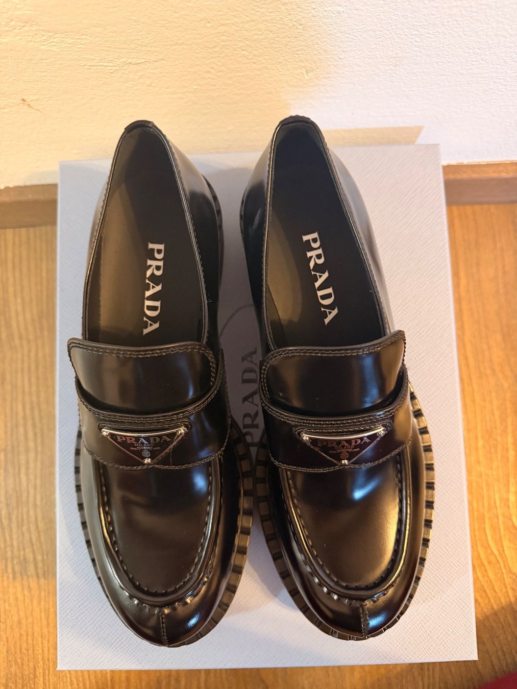Prada Damenschuhe: Prada Chocolate Loafers - Gr. 38.5 – Neu und originalverpackt aus St. Moritz von PauloM98 3