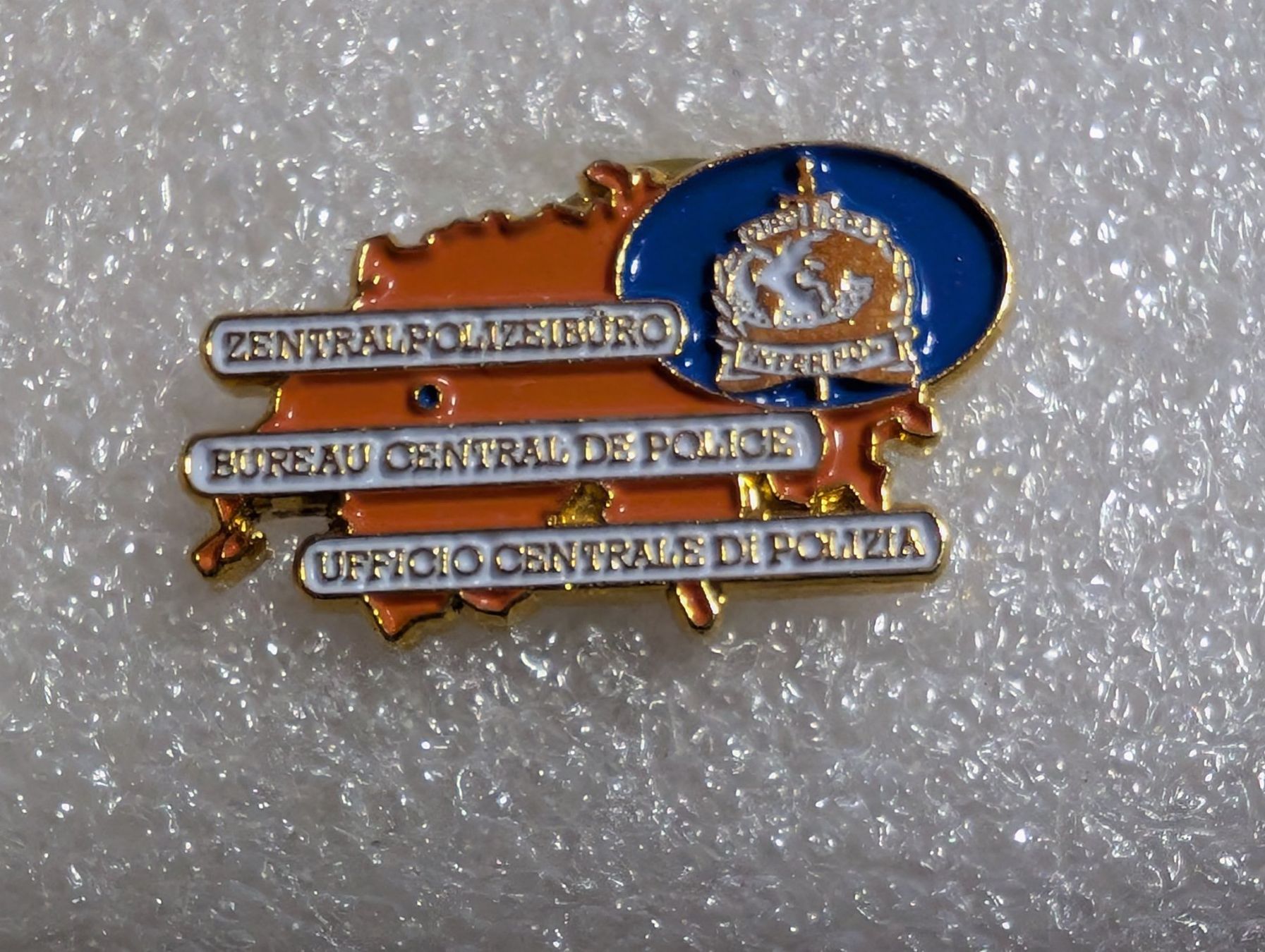 Plaketten & Abzeichen: Ansteckpin 247: Zentralpolizeibüro – Gebraucht aus Oppligen von Pin-Fall-Shop