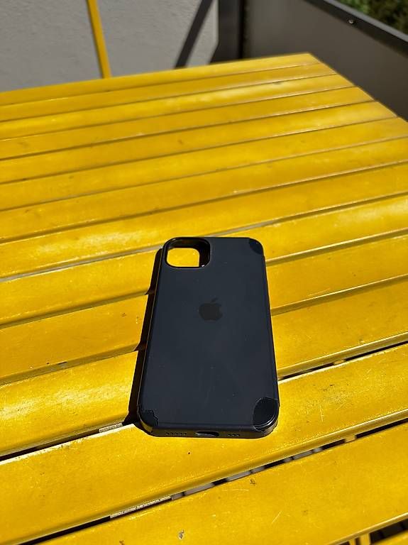 Cover & Protezioni schermo: iPhone 13 Apple Silikon Hülle / Case schwarz – Usato da Zürich venduto da shaymay 4