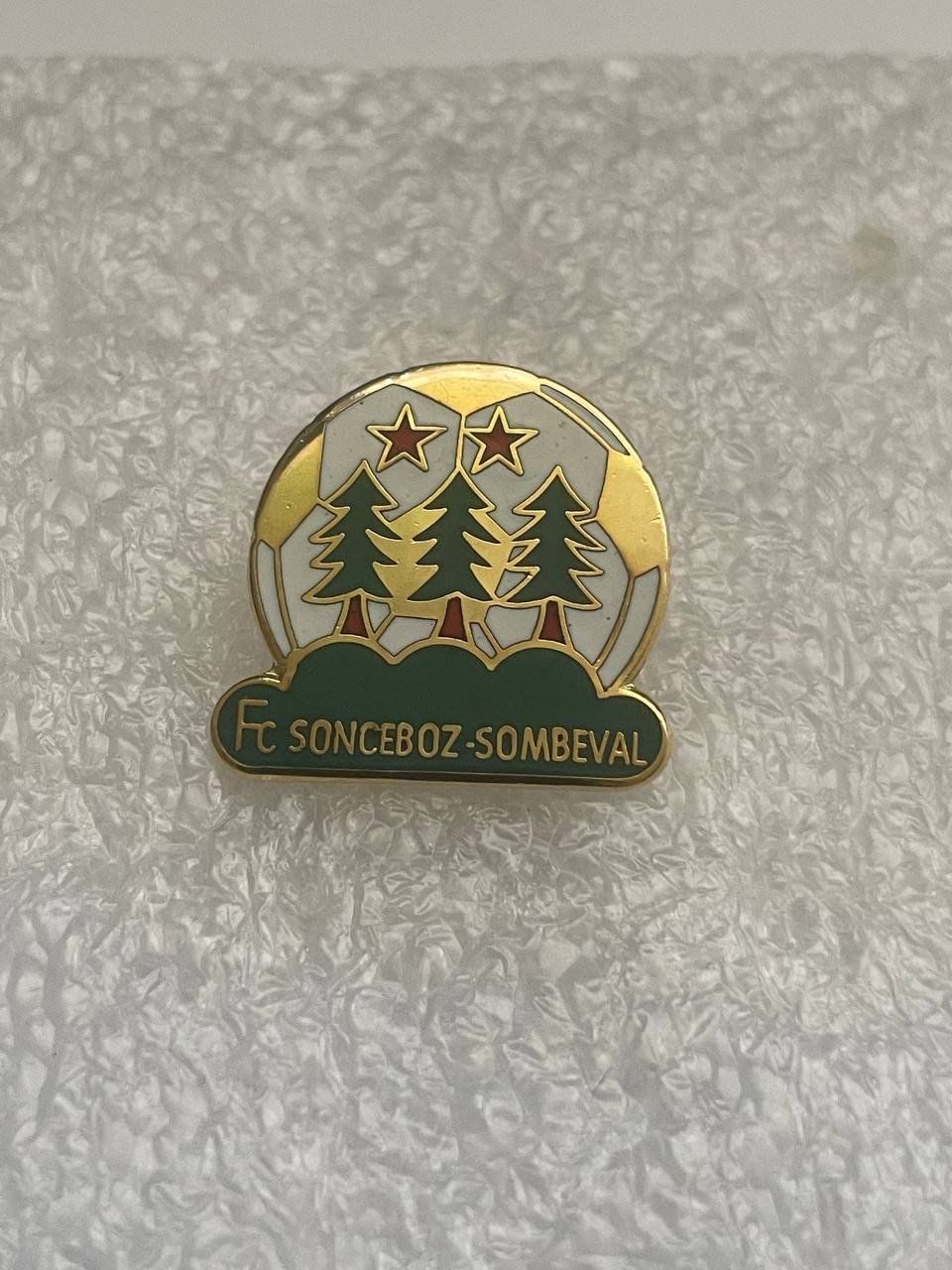 Placchette & Badge: 172. Pin - Sonceboz-Sombewal – Usato da Luzern venduto da Irek