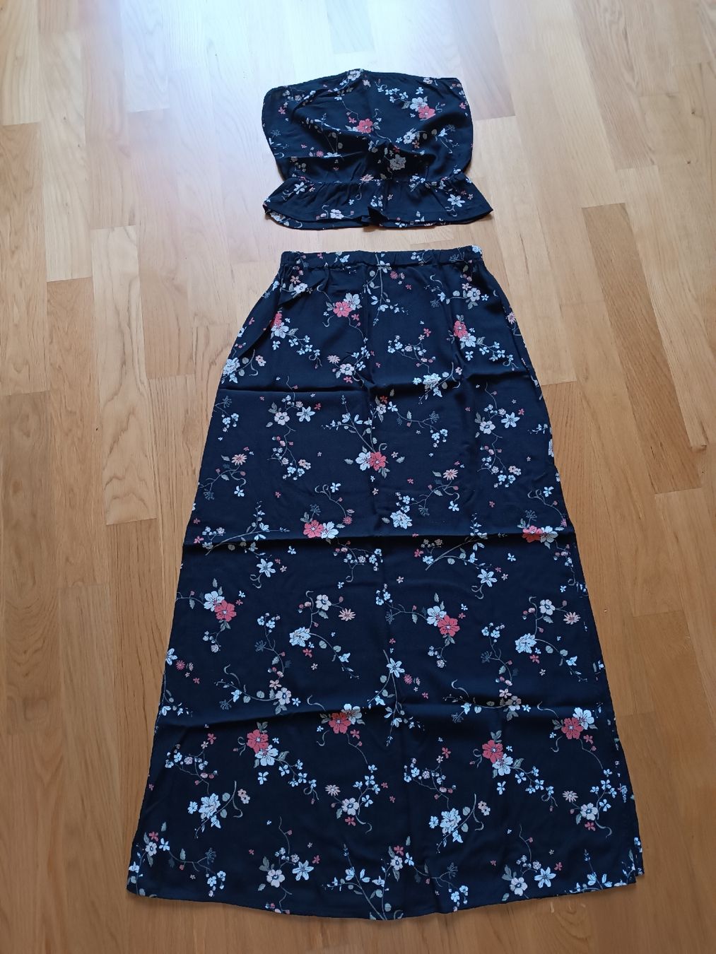 Gonne: Rock mit passendem Crop Top Blumenmuster, Grösse XS/S – Usato da Luzern venduto da sim_lqq2