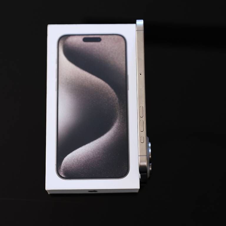 Telefoni cellulari / Smartphones: iPhone 15 Pro Max 512GB Silber Akku 100% – Usato da Zürich venduto da jdi_d5bv 3