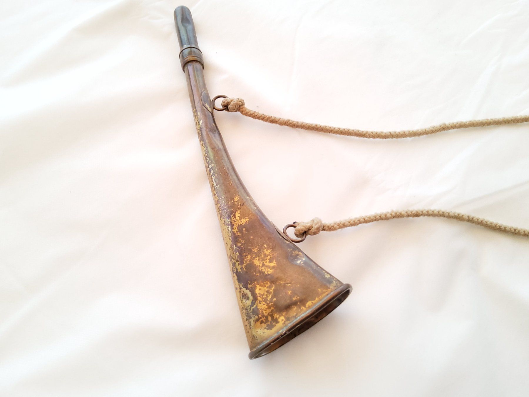 Tutti gli attrezzi: Antique cor de chasse avec cordelette  – Usato da Malleray venduto da Broc-Mo 2
