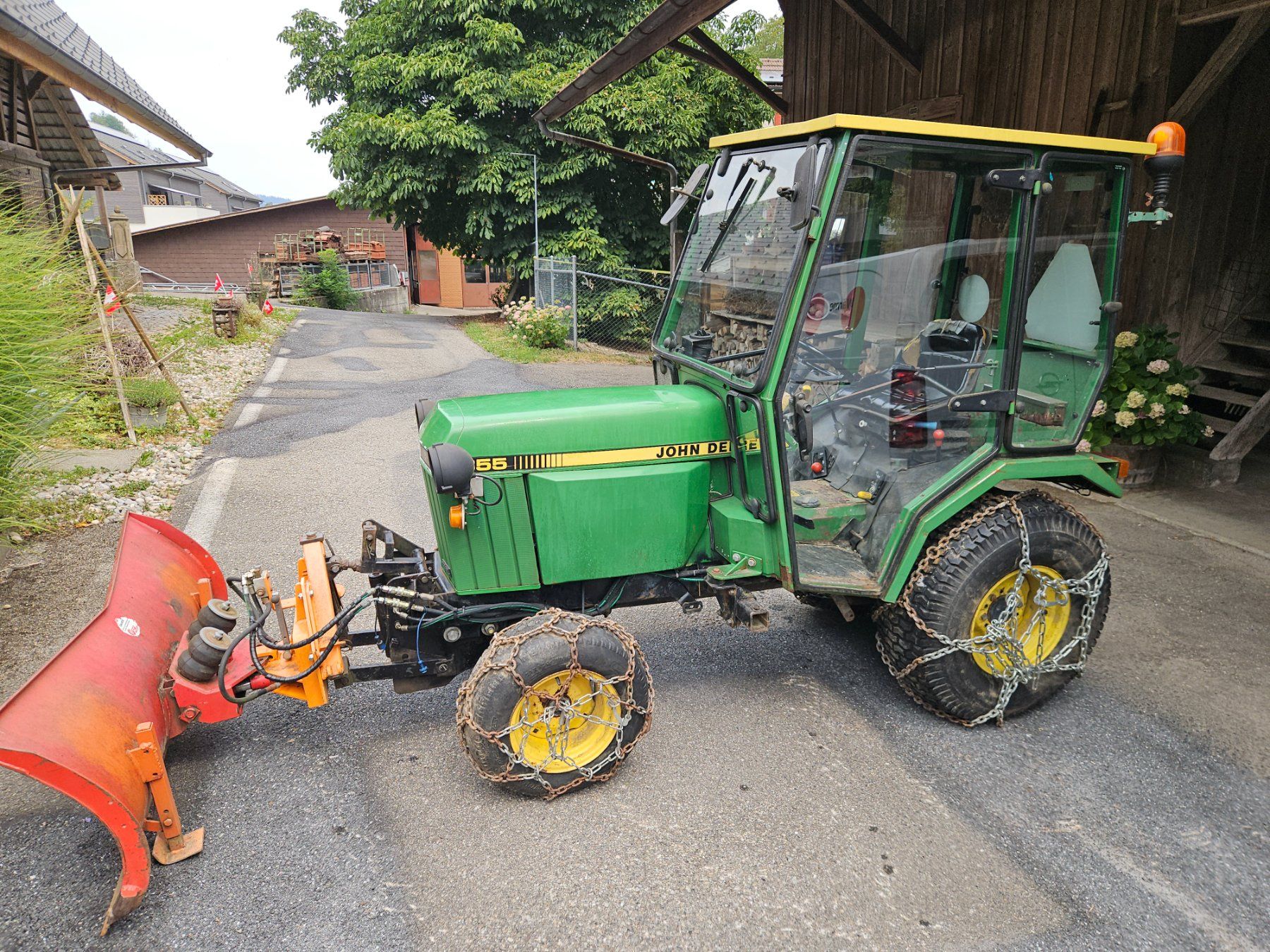 John Deere Traktoren: John Deere mit Schneepflug – Gebraucht aus Oberburg von oberburger