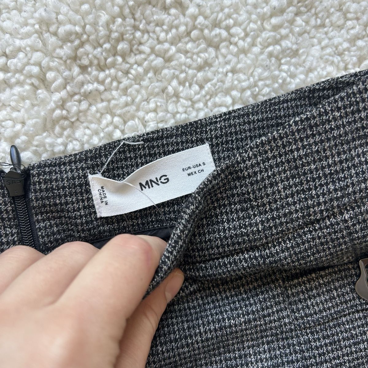 Mango Gonne: Mango Faltenrock Plaid grau Retro – Usato da Oberentfelden venduto da Klingm 2