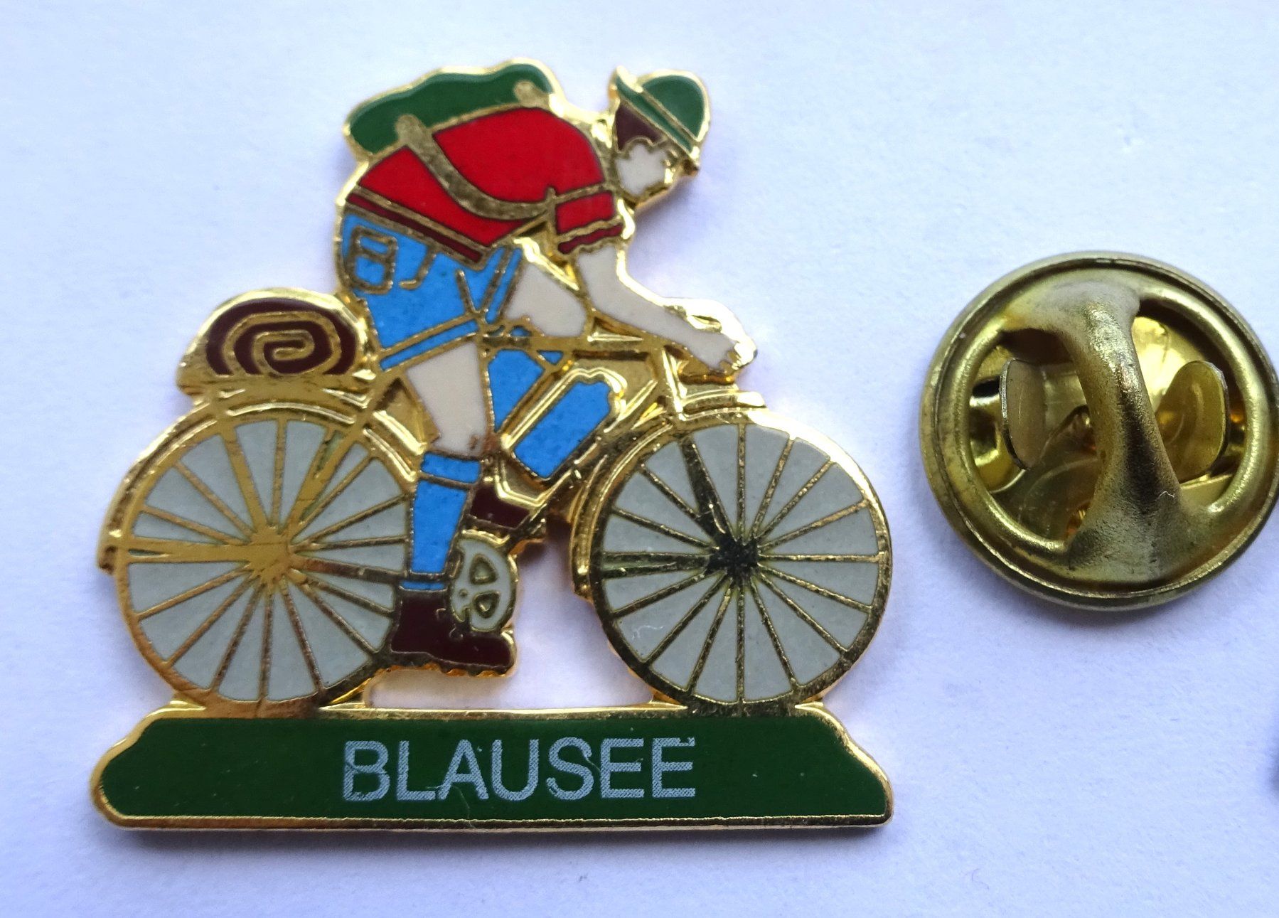 Placchette & Badge: Pin VELO Blausee – Usato da Utzenstorf venduto da BUtter81