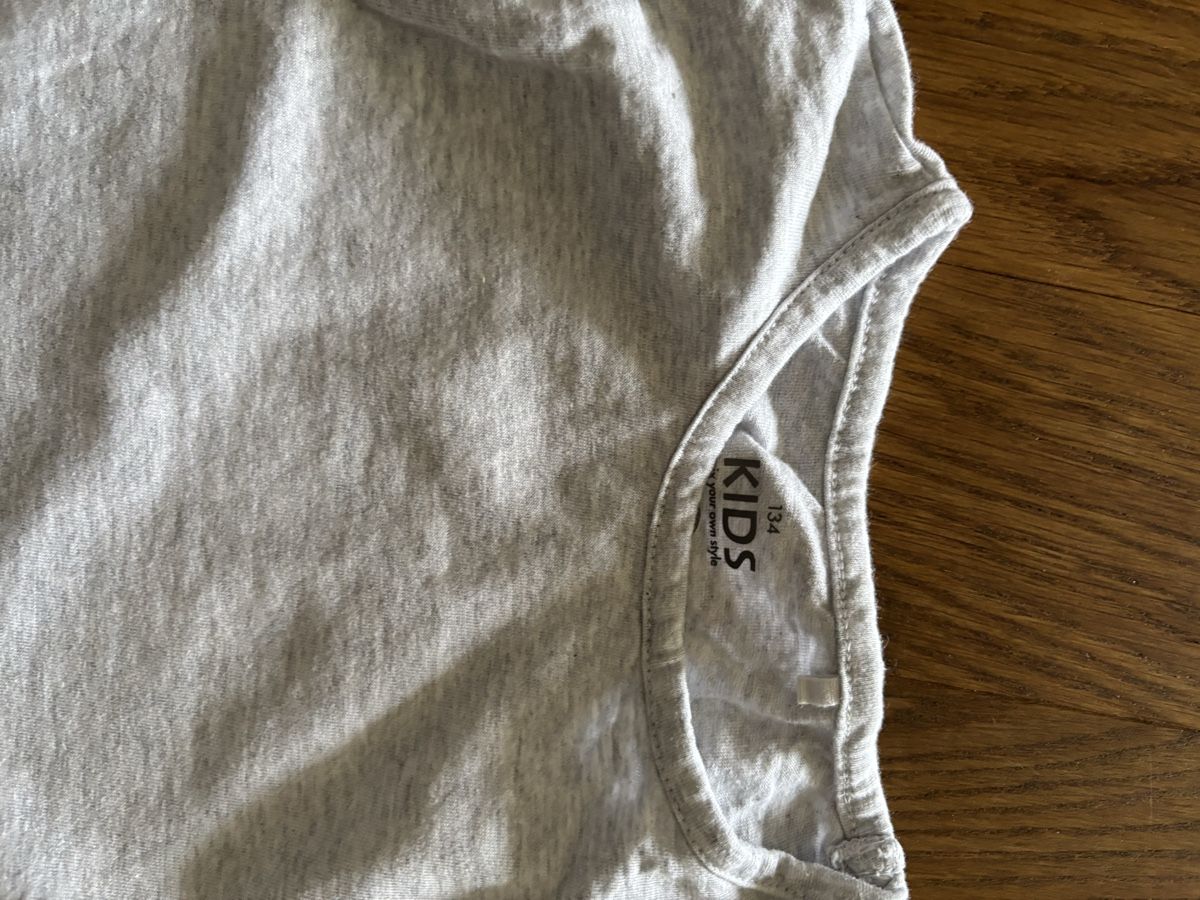 Blusen, T-Shirts & Tops: T-Shirt 134 – Gebraucht aus Buchrain von Ham2383 1