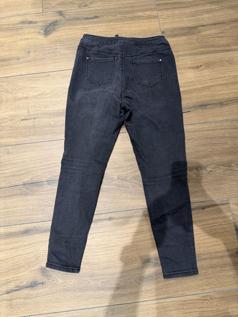 Jeans: Schwarze Destroyed Jeans, Missguided, Grösse 40/S – Gebraucht aus St. Gallen von Xbylucas 1