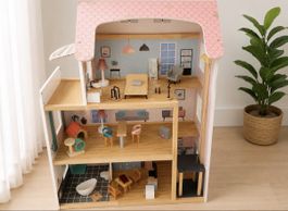Puppenhaus mit Möbeln und Zubehör guter Zustand
