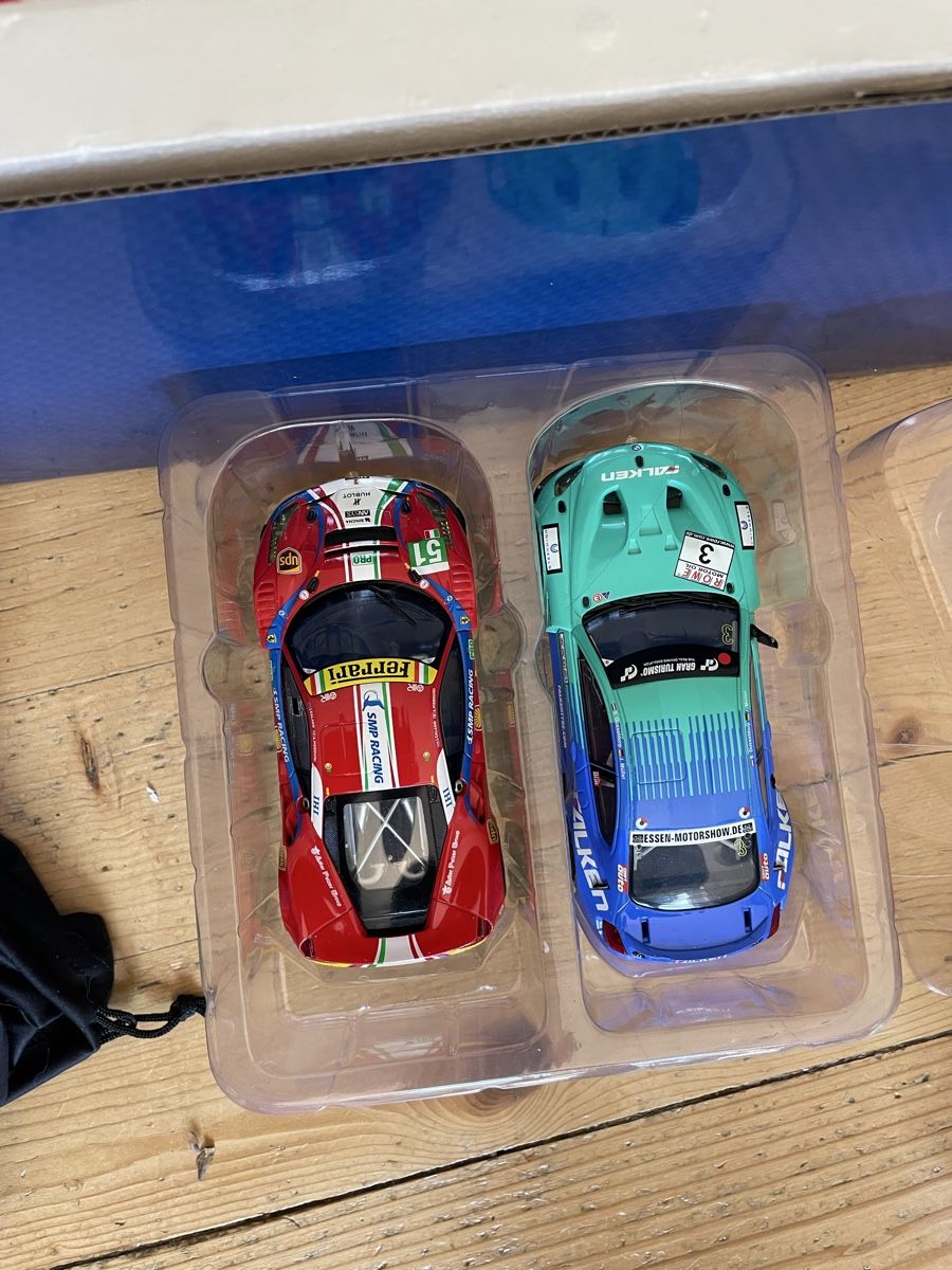 Carrera Rennbahnen: Je vends circuit carrera  – Gebraucht aus Les Brenets von serialdrink 2