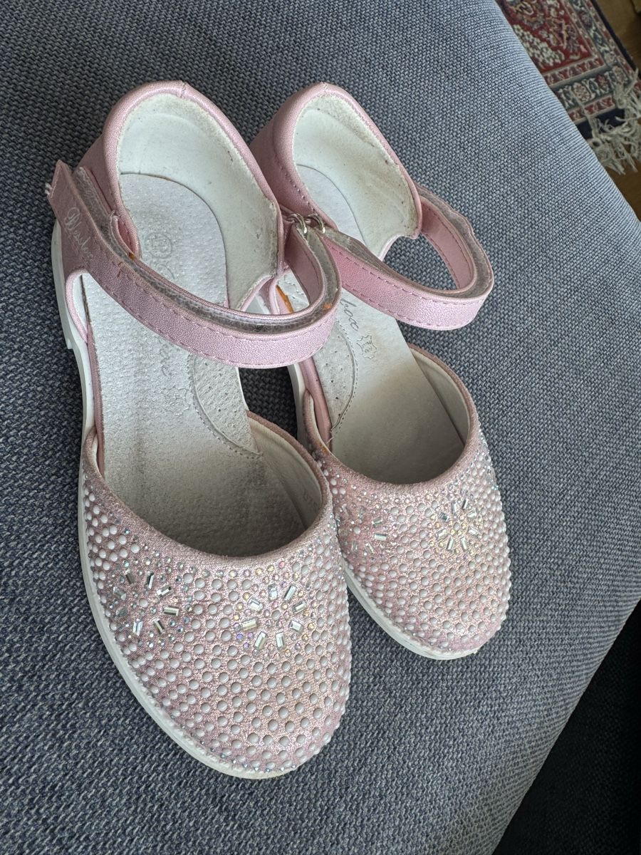Schuhe für Mädchen: Shoes size 31 – Gebraucht aus Blonay von art_7f87