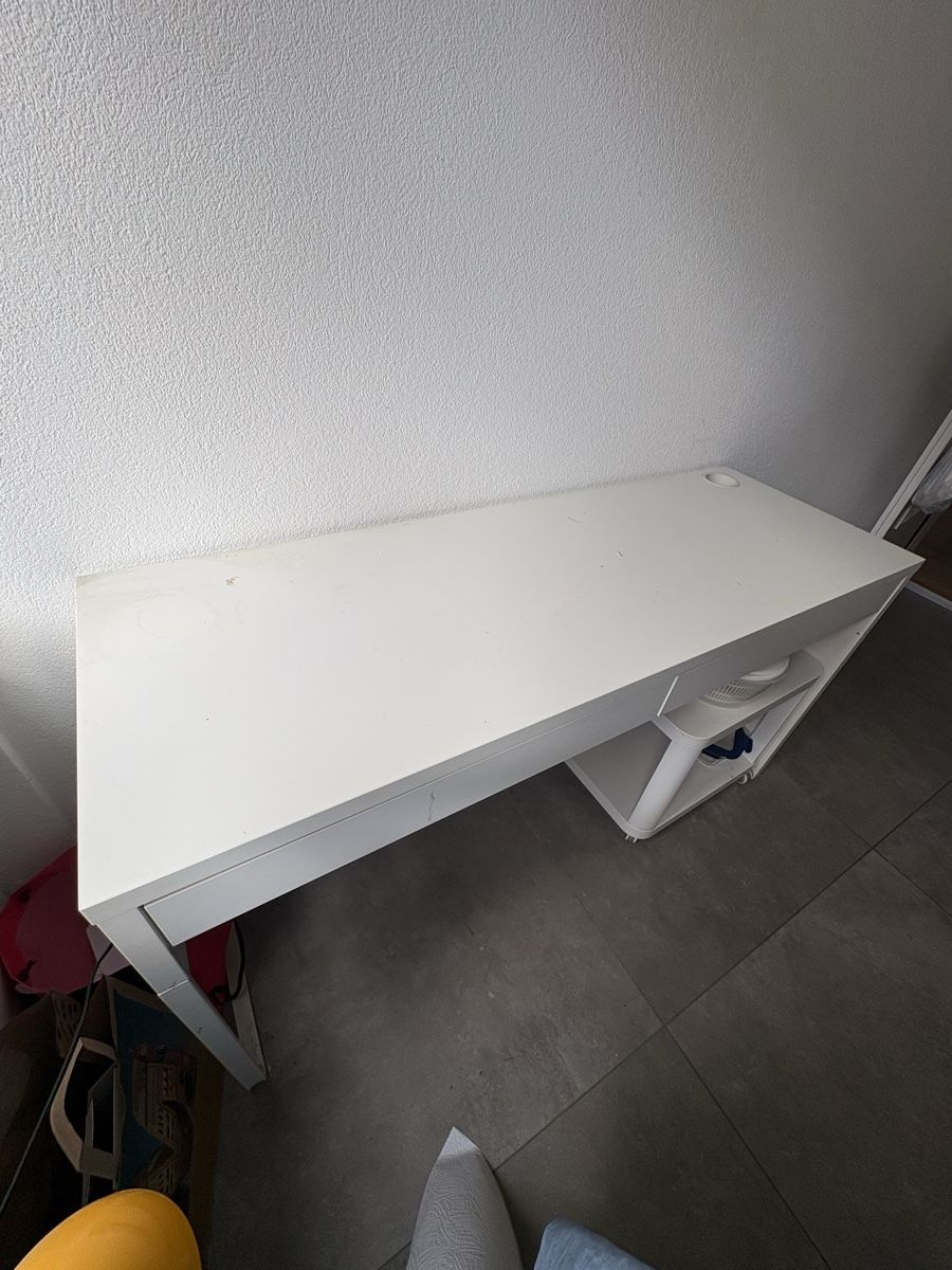 Tavoli: IKEA Micke table – Usato da Zurich venduto da GCambiati 2