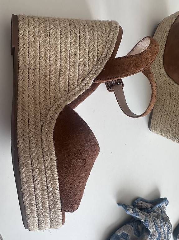Scarpe da donna: Wunderschöne Wildleder-Sandalen mit Keilabsatz – Usato da Bern venduto da Khany81 1
