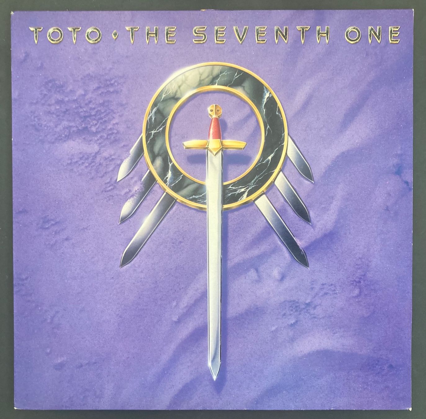 Vinyles: TOTO - THE SEVENTH ONE – D'occasion à Poliez-Pittet par Newtown-Records