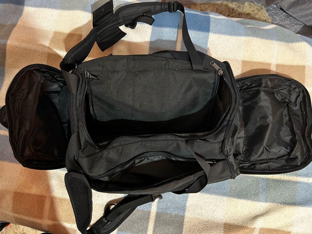 Borse: Borsa sportiva nera spaziosa come nuova – Usato da Chiasso venduto da Sasy2001 3