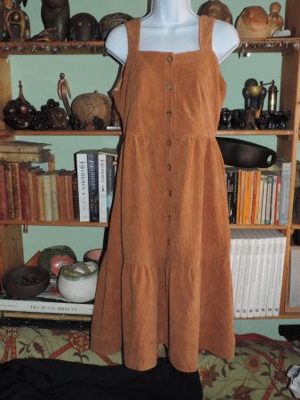 jolie robe cotelée brun camel