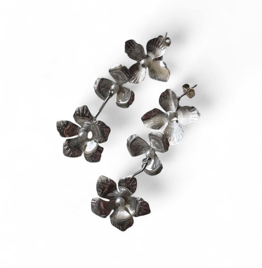 Orecchini pendenti & Orecchini a lobo: Silver flower earrings  – Usato da Zürich venduto da nin_8h72