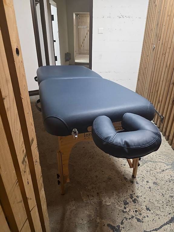 Tische: Table de massage Inner Strength pliable bois – Gebraucht aus Versoix von Leana8