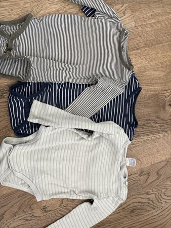 3 Baby Bodys H&M Baumwolle gestreift Grösse 86 bis 92