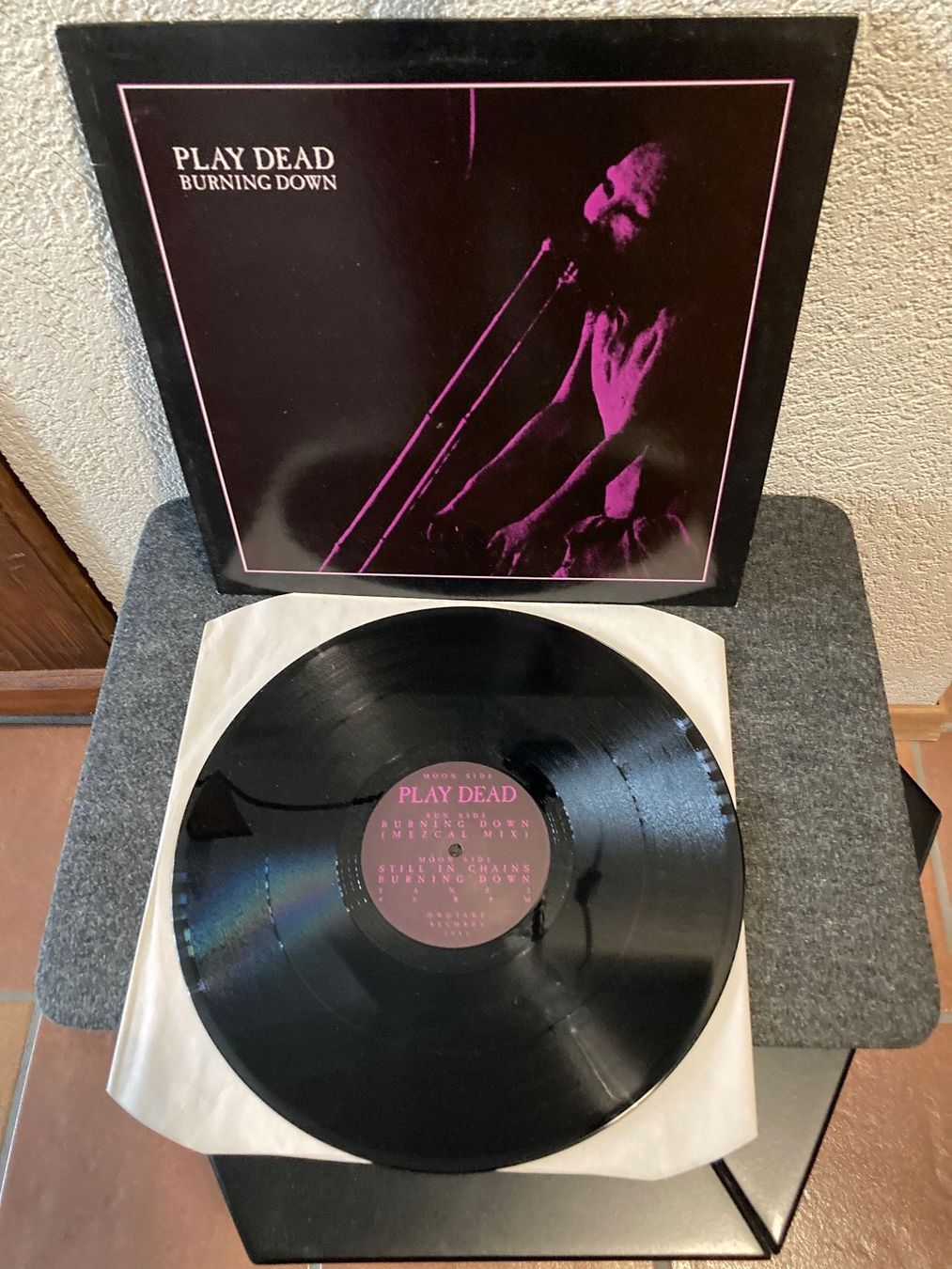 Schallplatten: Play Dead - Burning Down – Gebraucht aus Fribourg von Karushi