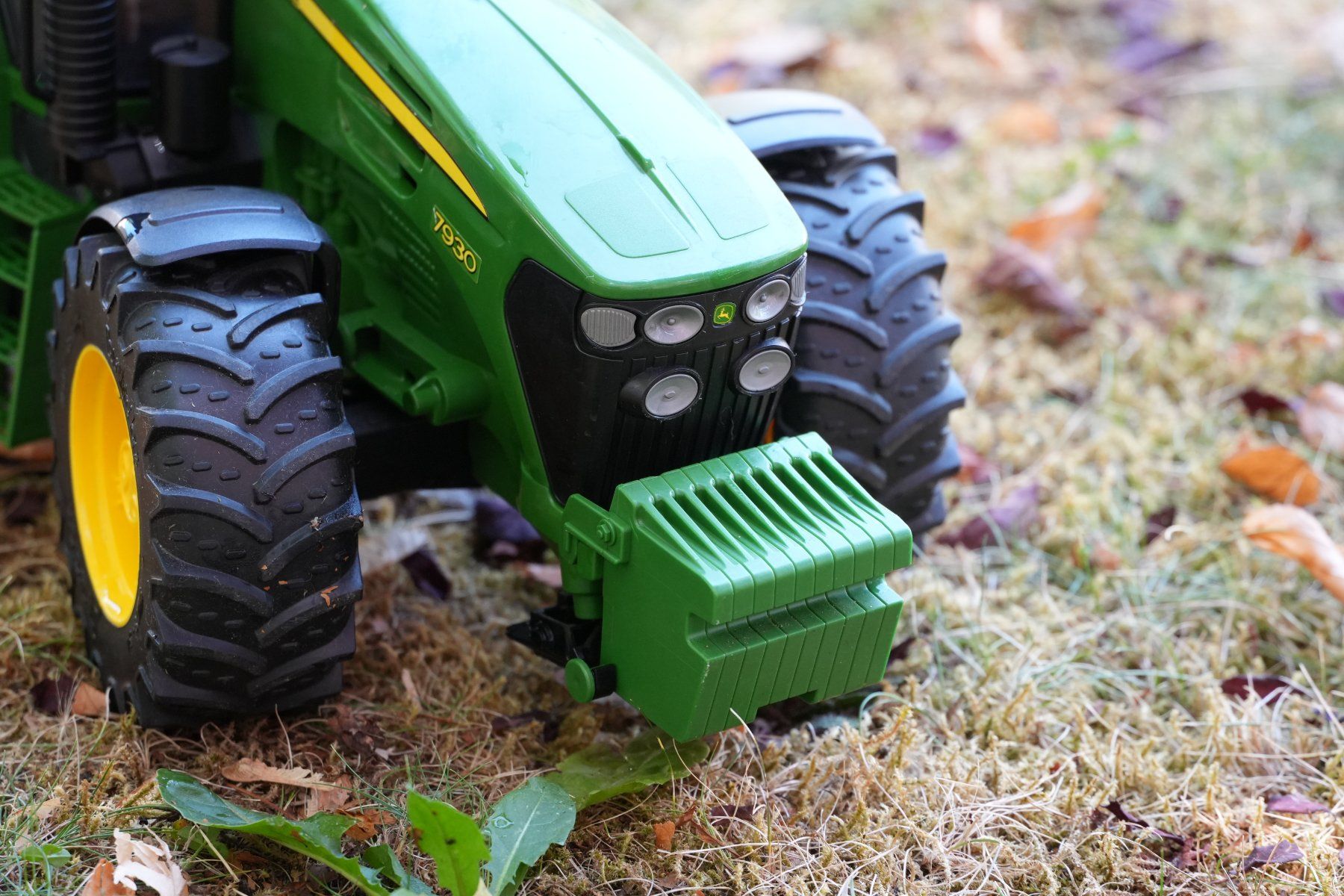 Bruder Giocattoli: Bruder John Deere Traktor mit Zubehör – Usato da Murten venduto da K.Luethi 2