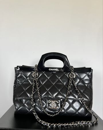 Chanel handbag black patent leather