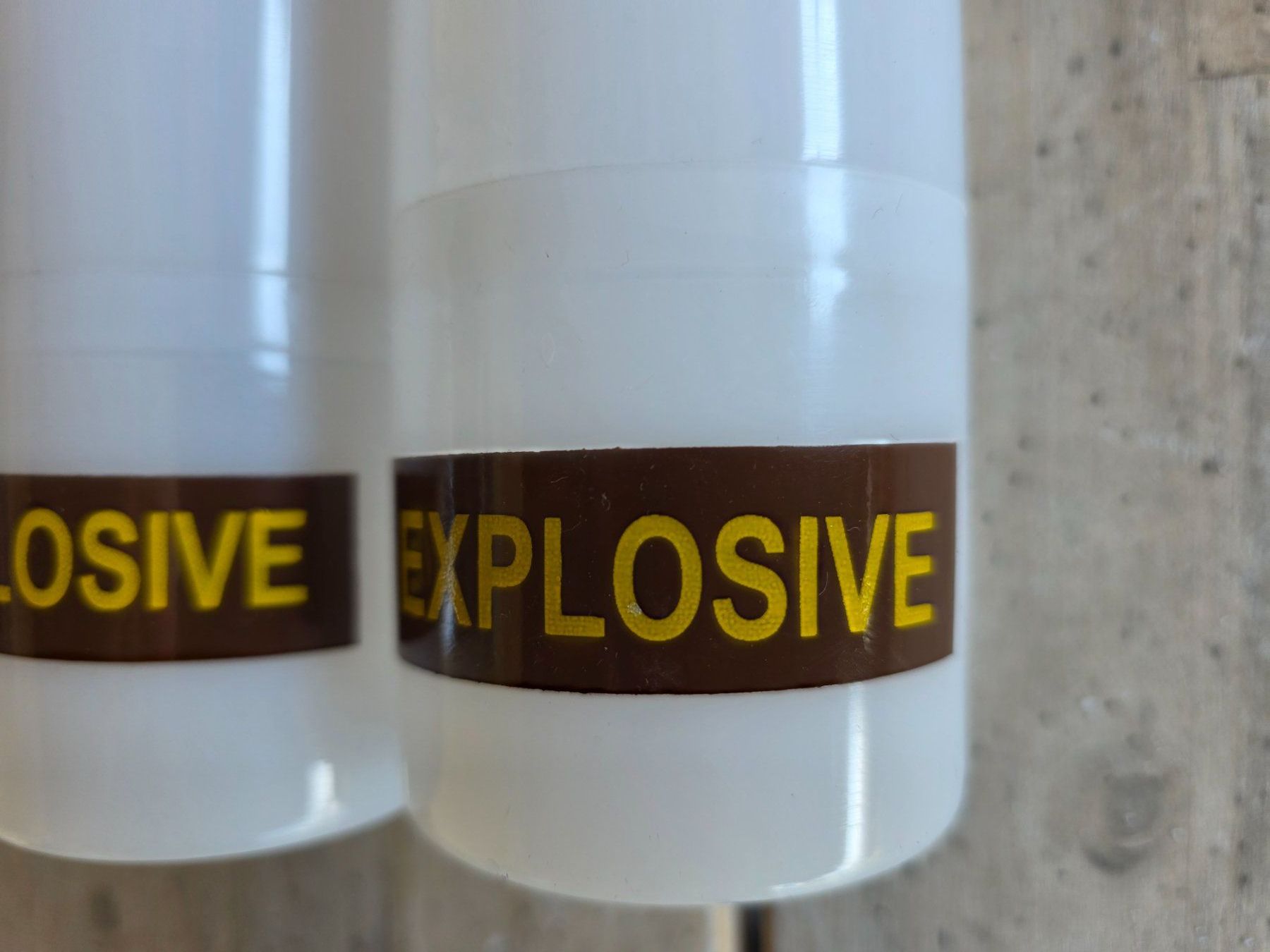 Contenitori & Simili: 3 Kunststoff Dosen Explosive Militär - Munition Behälter – Usato da Walterswil BE venduto da Lonitti 1