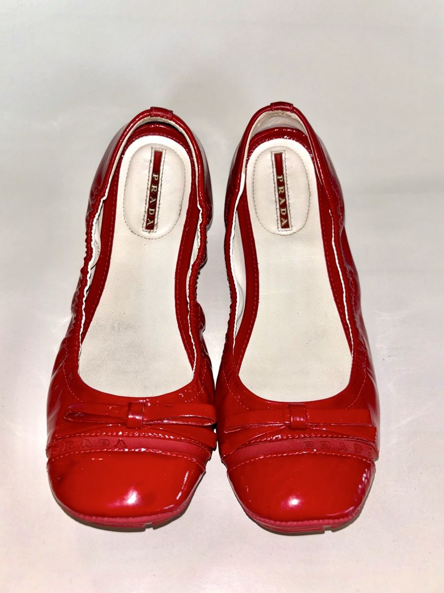 Prada Damenschuhe: Prada Ballerinas Lack rot - Gr. 36 – Gebraucht aus Schlieren von JoelleB. 1