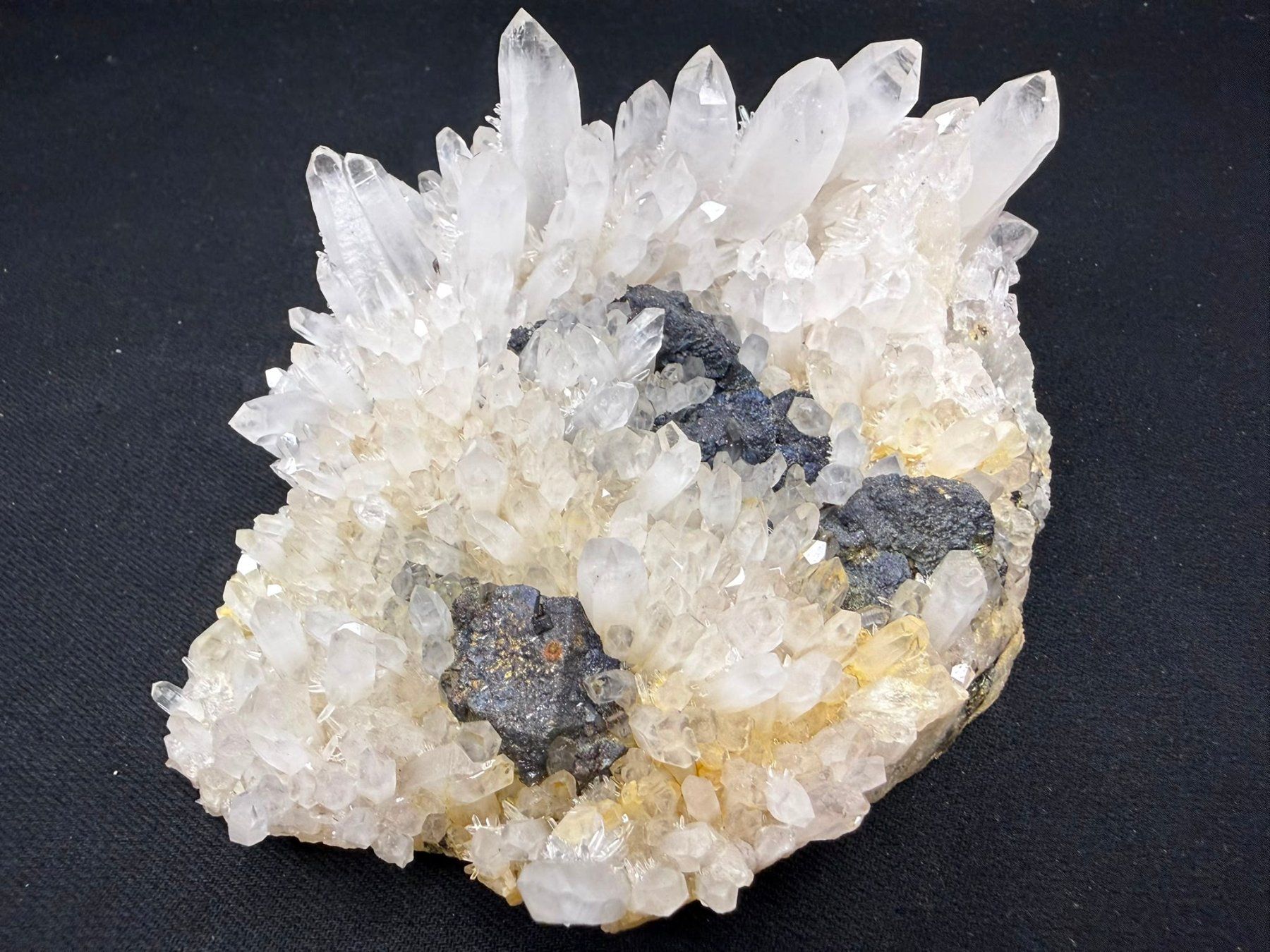 Minerali & Pietre curative: Arsenopyrit auf Quarz – Usato da Schinznach Bad venduto da Demerald