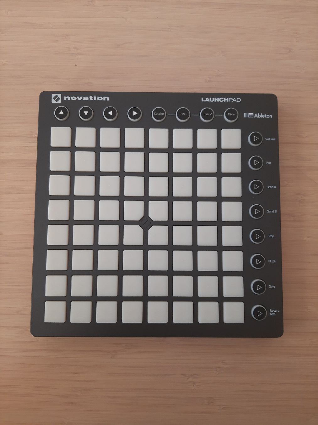 Novation Console di mixaggio: Novation Launchpad 2 - Top Zustand – Usato da Zürich venduto da sie_95vd