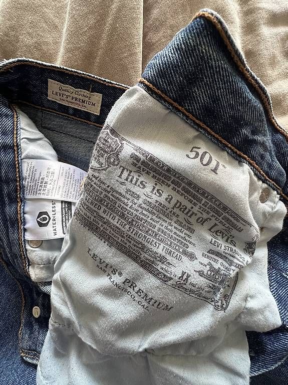Jeans: Levi's Premium 501 Jeans W26 L26 – Usato da Versoix venduto da L_armoire_d_isa 1