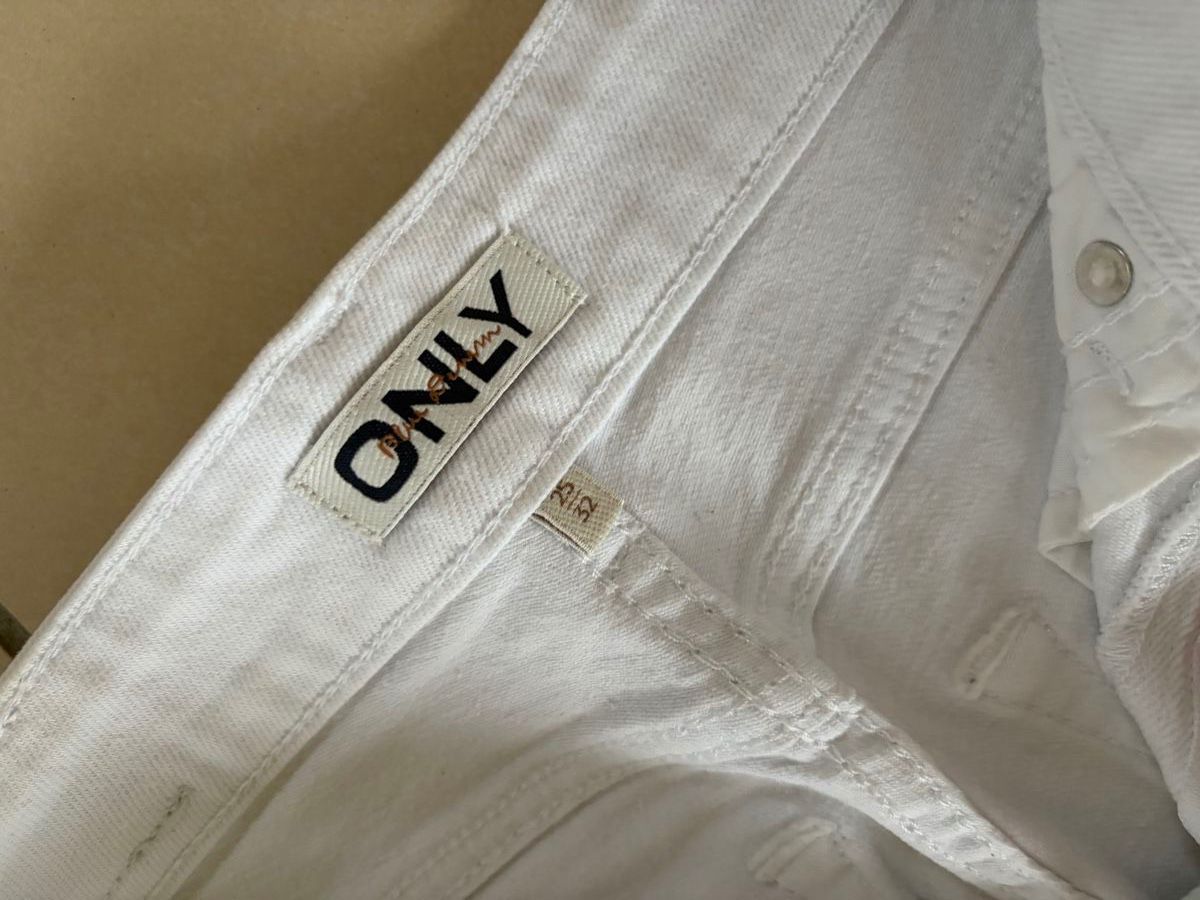 Only Jeans: Jeans blanc Only, taille 32 – Gebraucht aus Vouvry von Prune-el 1