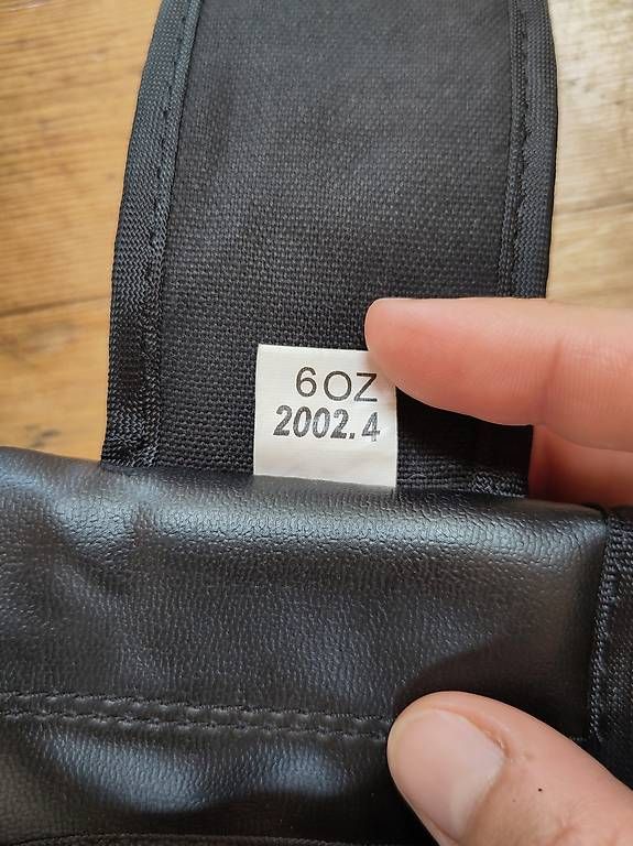 Guanti & manicotti: Boxhandschuhe und Schienbeinschoner  – Usato da Niederlenz venduto da rot_f9sd 1