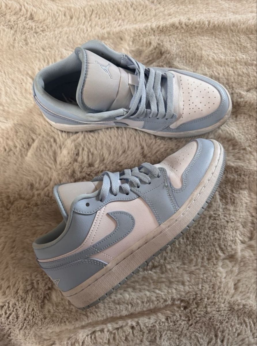 Jordan Scarpe da donna: Jordan 1 Low White Ice Blue – Usato da Netstal venduto da Djukaxgajic01
