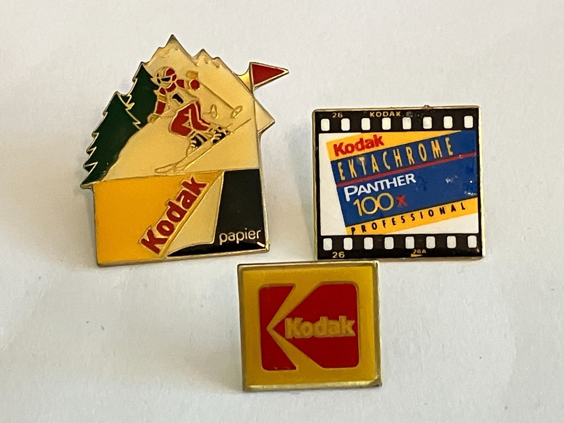 Placchette & Badge: 3 Pin Kodak – Usato da Basel venduto da djwwpp