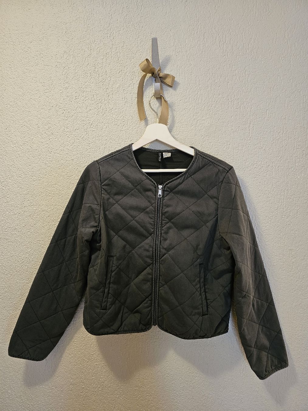 H&M Jacken: H&M Divided Steppjacke dunkelgrau Gr. S – Gebraucht aus Bern von Oscarella