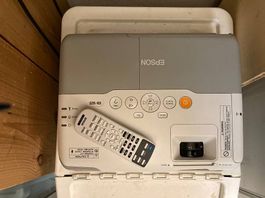 Epson EB-925 Beamer 3500 lumen 300 stunden 