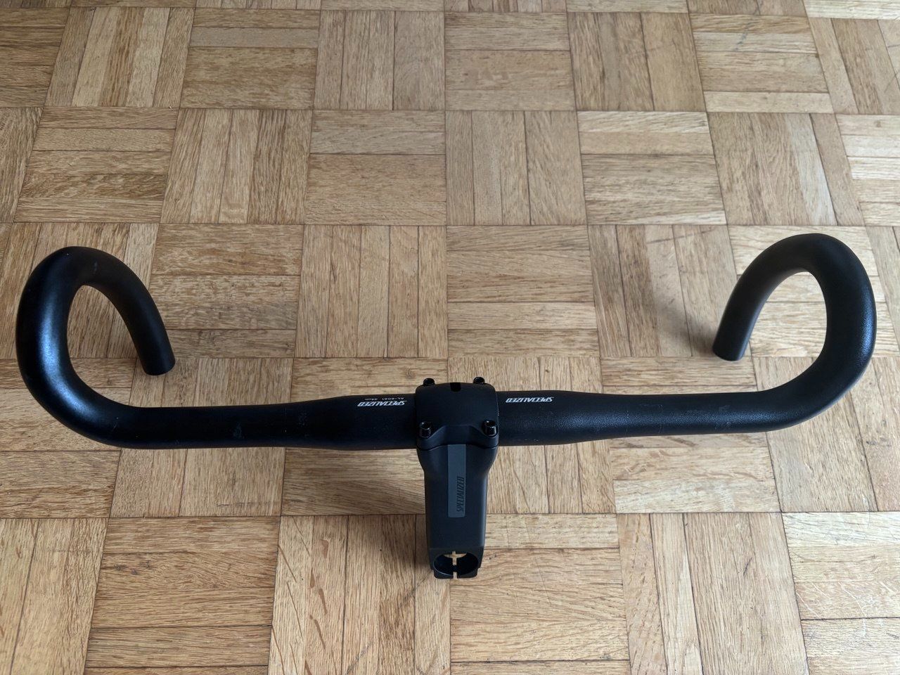 Specialized Pezzi di ricambio: SPECIALIZED Handlebar 44 cm + Stem 110 mm – Usato da Zürich venduto da aod_x8t8