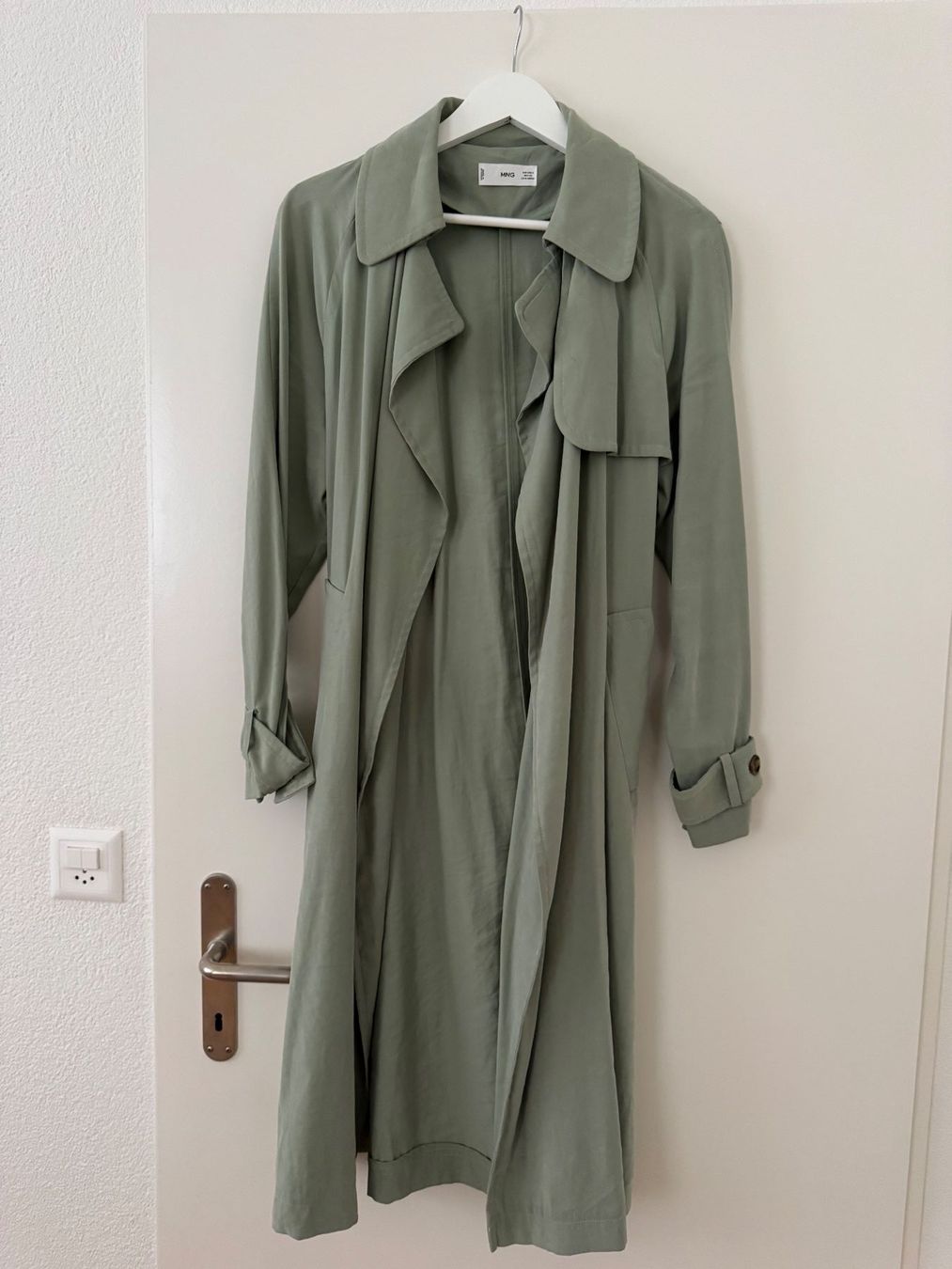 Mango Cappotti: Trench-coat Mango vert pâle T.S/36 printemps/été – Usato da Adliswil venduto da sskb