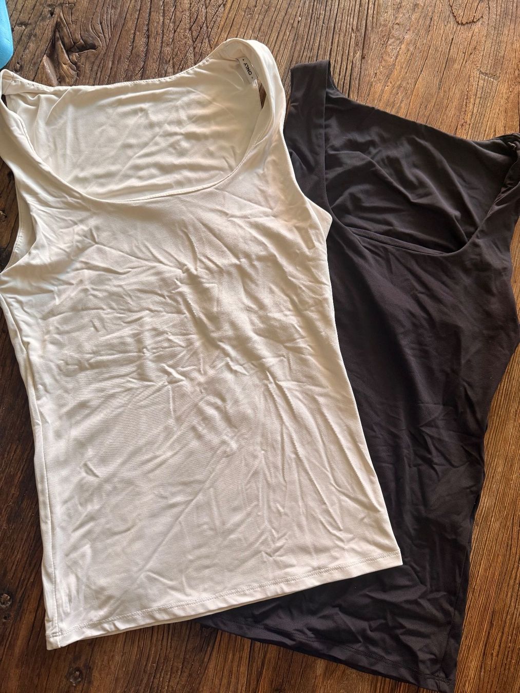 Only Tops: Only:2xTop mit integrierten Push Up- Schwarz/Weiss-Grösse S – Gebraucht aus Teufenthal AG von MeineSchatztruhe