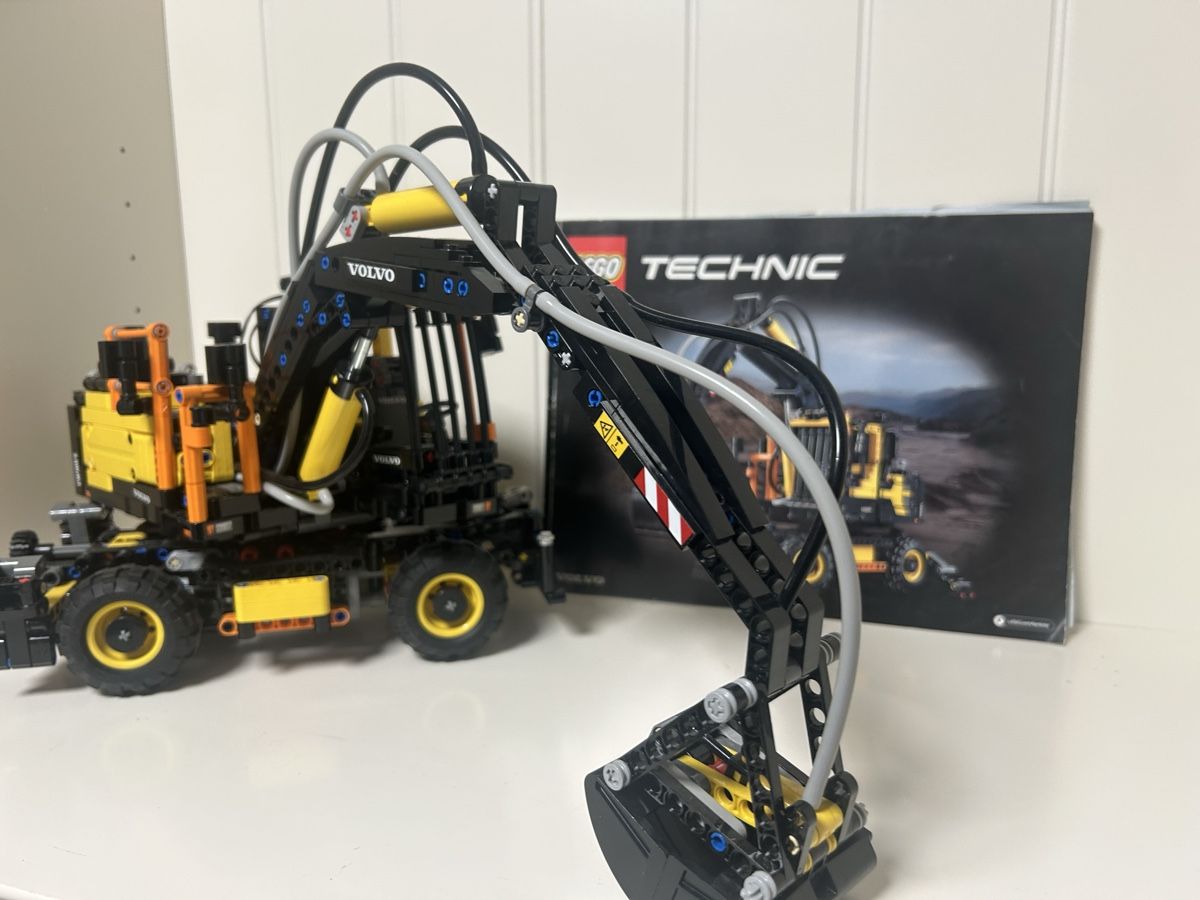 Lego Kit di costruzioni: LEGO Technic Volvo EW160E Bagger 42053 - mit Antriebe – Usato da Wegenstetten venduto da Pumukel85 5