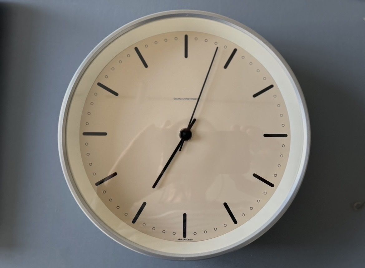 Orologi da terra & Orologi da parete: Arne Jacobsen Wanduhr – Usato da Zürich venduto da Proust881