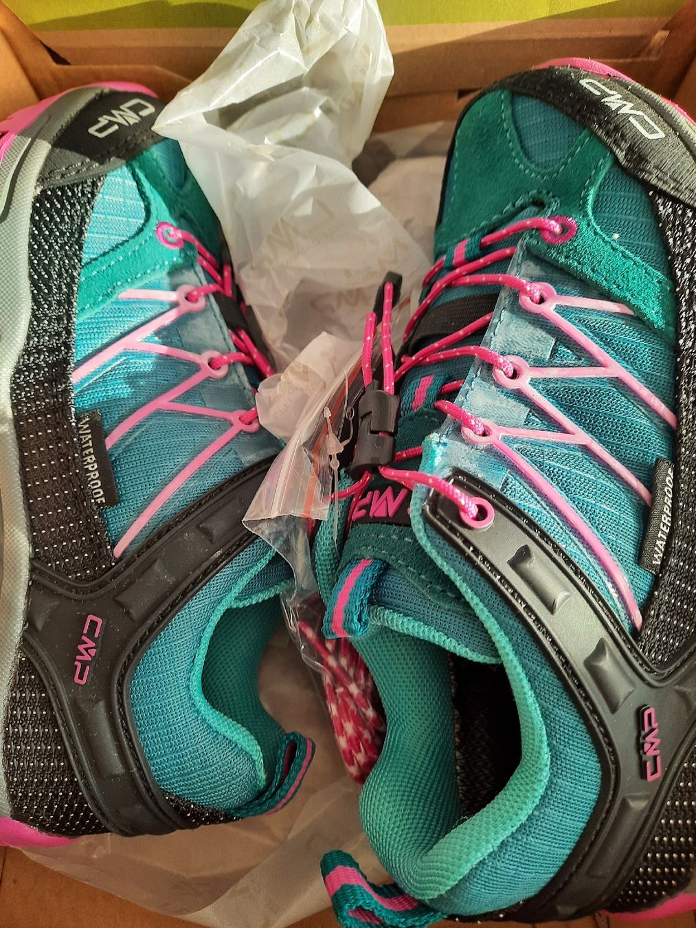 CMP Scarpe per ragazze: Trekking schuhe Gr30 (neu) – Nuovo e nell'imballaggio originale da Galgenen venduto da Bel_CH 2