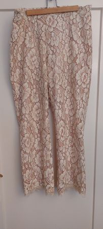 Schöne Hose aus Spitzen gefüttert Gr.42
