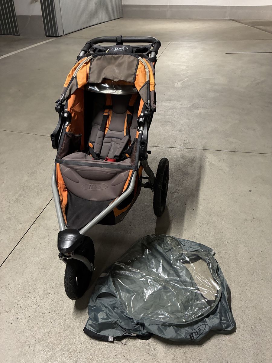 Poussette: BOB Revolution Jogging Stroller (used condition) – D'occasion à Genève par hen_9msg 6