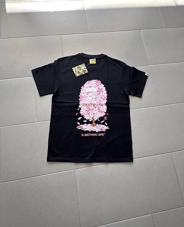 T-shirts: Bape tshirt  – Neuf avec emballage d'origine à Liestal par Adriennsely