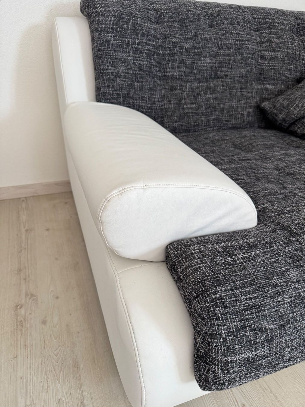 Sofas: Ecksofa dunkelgrau – Gebraucht aus Uetliburg SG von CostaTools 4