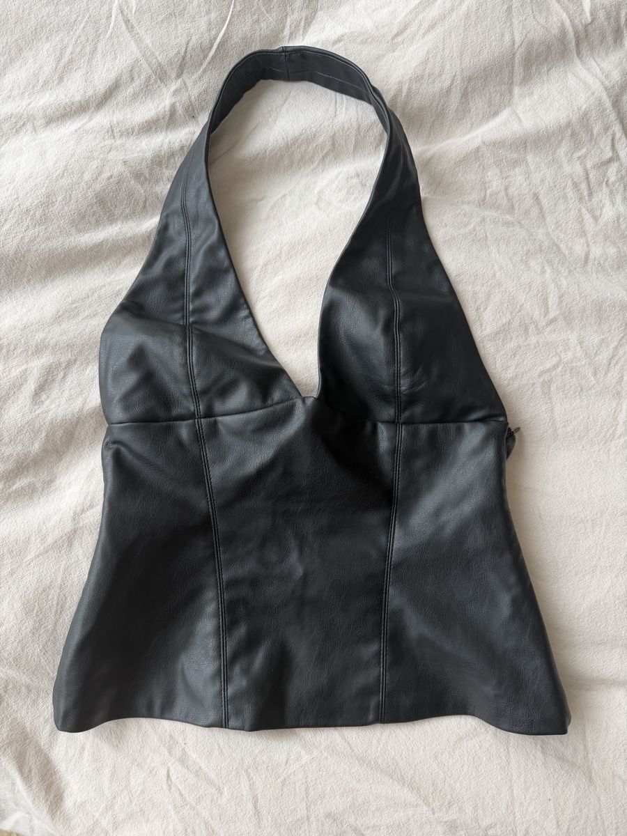 Zara Top: Haltertop Zara Lederoptik schwarz – Usato da Meilen venduto da laraherre