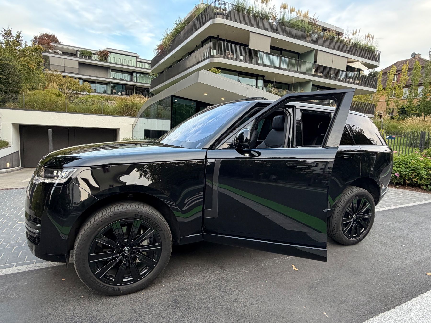 Land Rover Autos: Land Rover Range Rover D300 – Gebraucht aus Baar von Famaventures 9