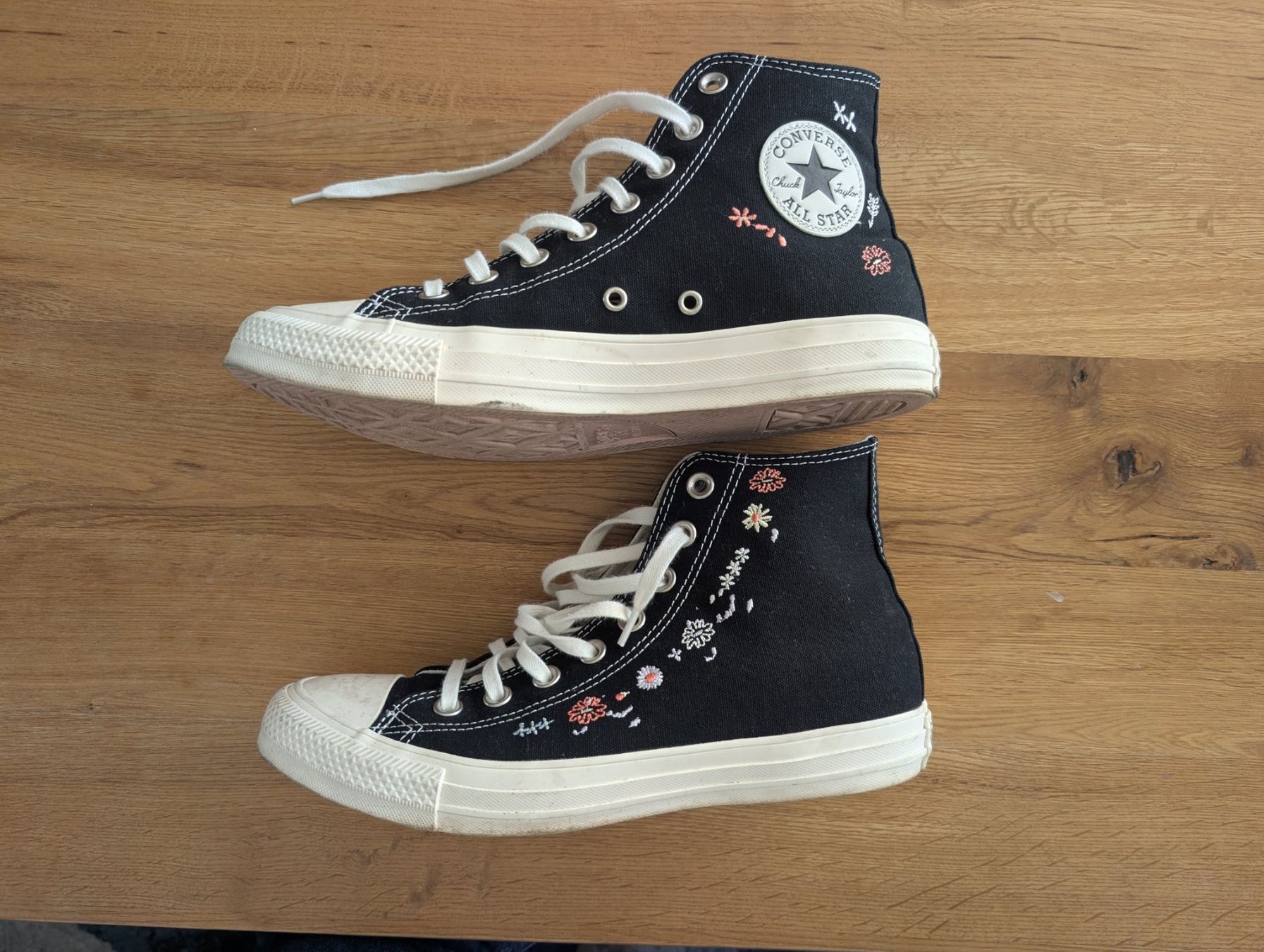 Converse Damenschuhe: Original Converse Blumen Schwarz Gr. 40 – Gebraucht aus Aarau Rohr von fio_8298